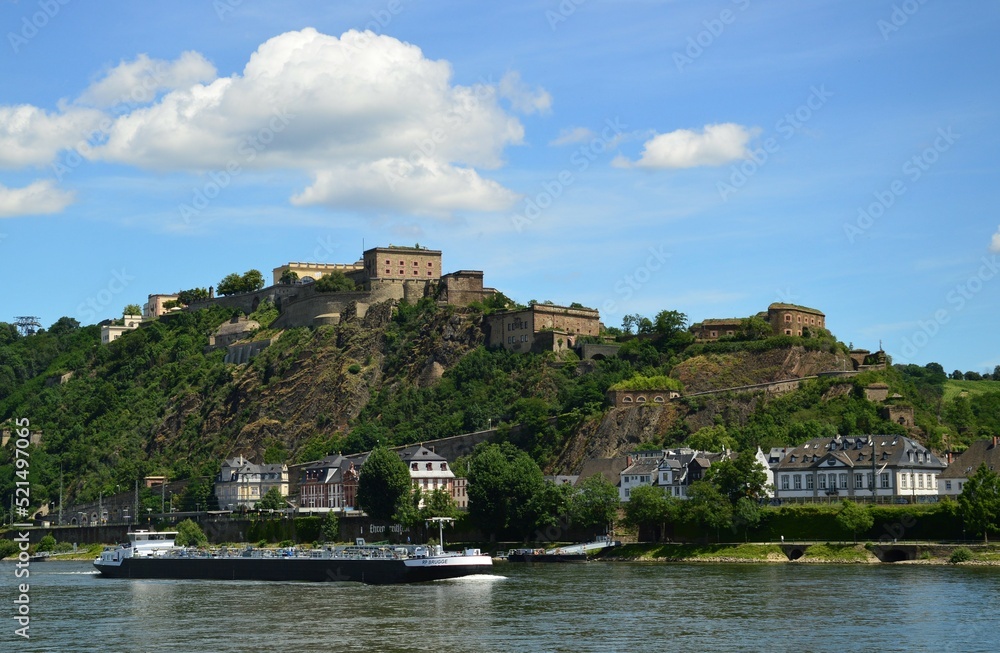 Obraz premium der Rhein und die Festung Ehrenbreitstein bei Koblenz