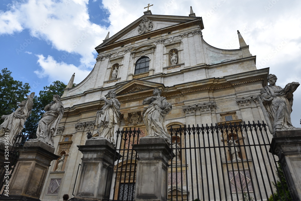 Façade de l'église baroque Saint Pierre et Paul de Cracovie. Pologne	