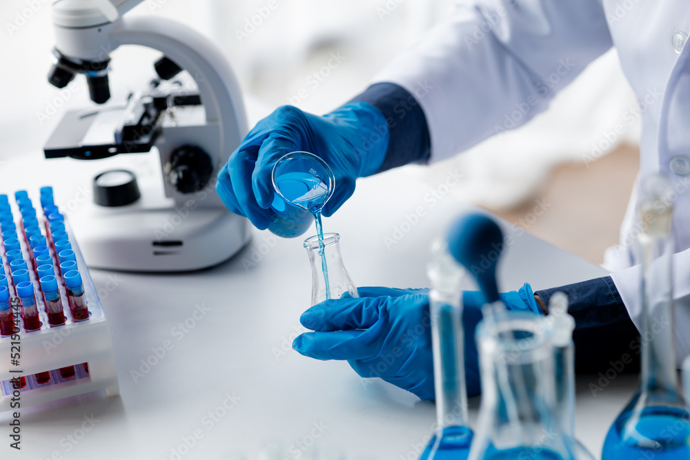 Laboratory assistants are investigating chemical reactions, medical scientists, chemical researchers, chemical experiments and disease testing from patient blood samples. Medicine and research concept Laboratory assistants are investigating chemical reactions, medical scientists, chemical researchers, chemical experiments and disease testing from patient blood samples. Medicine and research concept