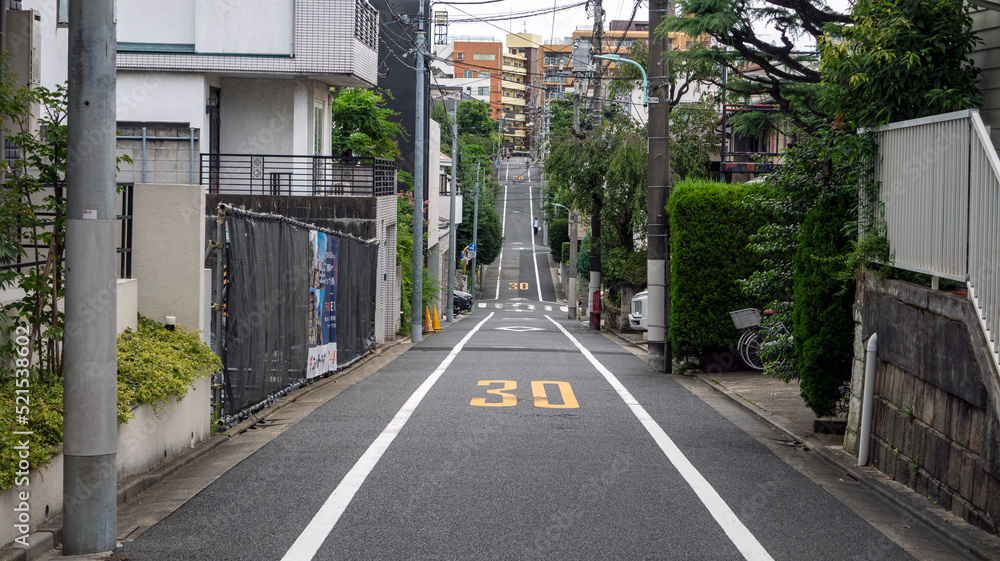 住宅街の坂道