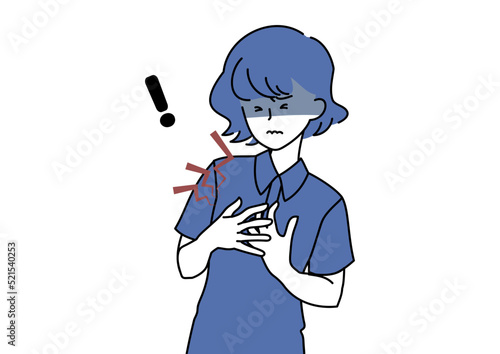 急な胸の痛みに悩まされる女性