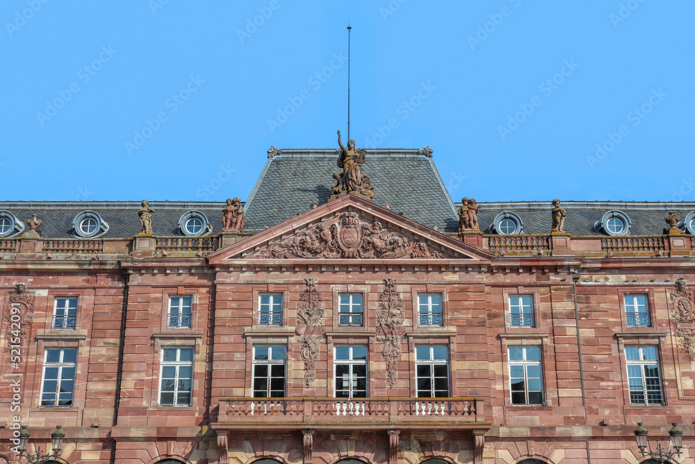 Alsace - Strasbourg - Fronton d'un vieux batiment sur la place Kléber