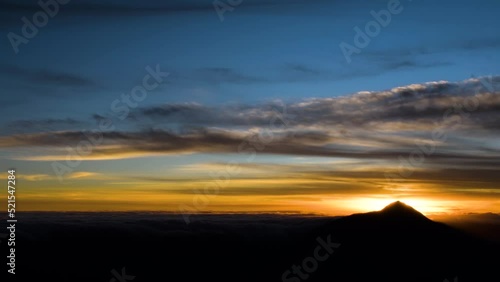 amanecer sobre el volcán Tajumulco photo
