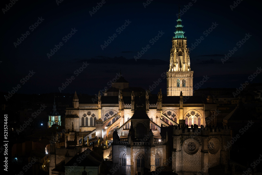Naklejka premium Impresionante vista panorámica de la hermosa puesta de sol sobre el casco antiguo de Toledo. Destino de viaje España