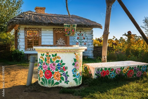 Zalipie - wieś z pięknymi malowanymi ręcznie domami w tradycyjne wzory photo