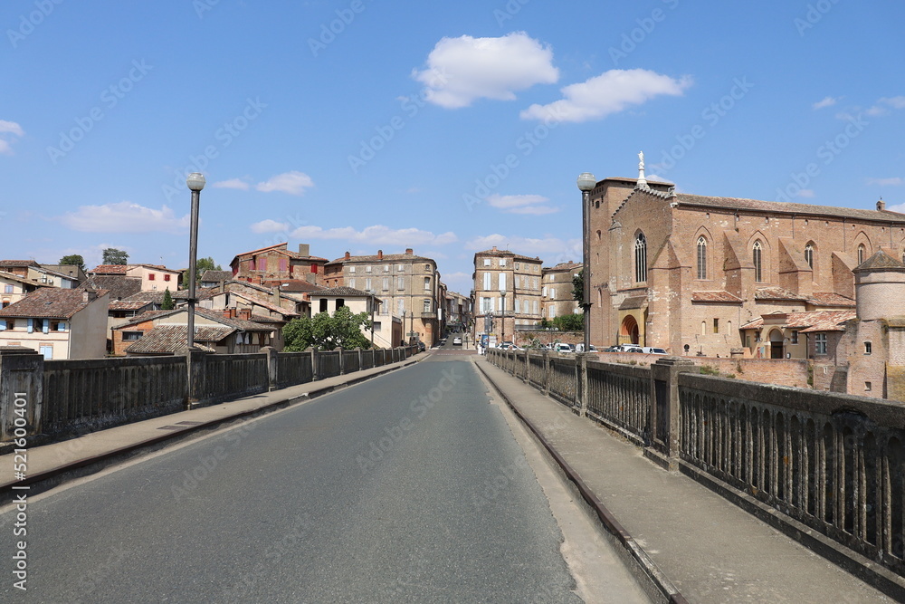 Le pont Saint Michel, ville de Gaillac, département du Tarn, France