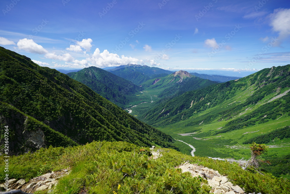 山から続く沢道