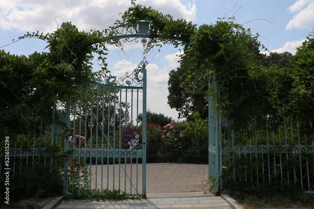 Naklejka premium Le jardin des plantes, ville de Montauban, département du Tarn et Garonne, France