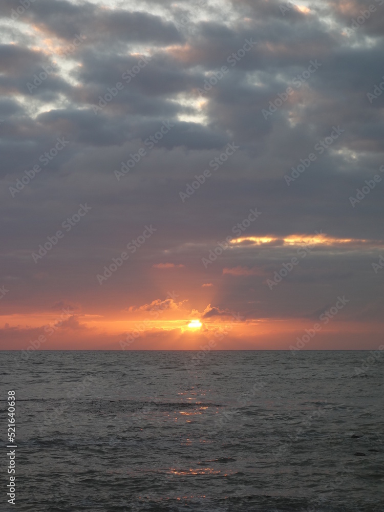 日本海に沈む夕日 日本海に沈む夕日