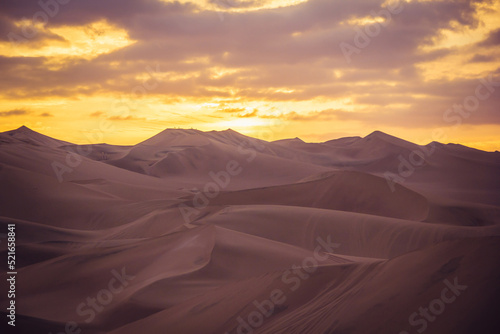 Hora dorada en el desierto de la Huacachina - Ica  Per  