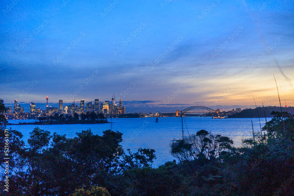 シドニーの夕焼けと夜の狭間