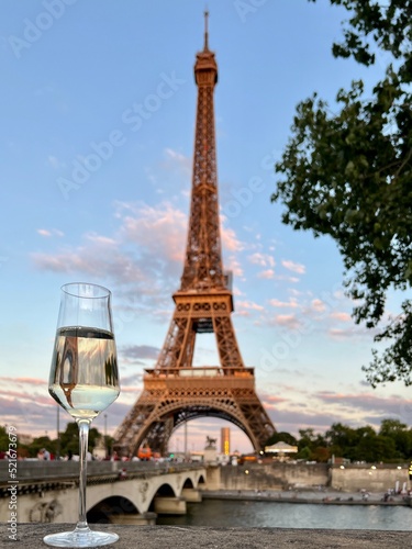 Glasses white wine and Eiffel tower city © Gnevkovska