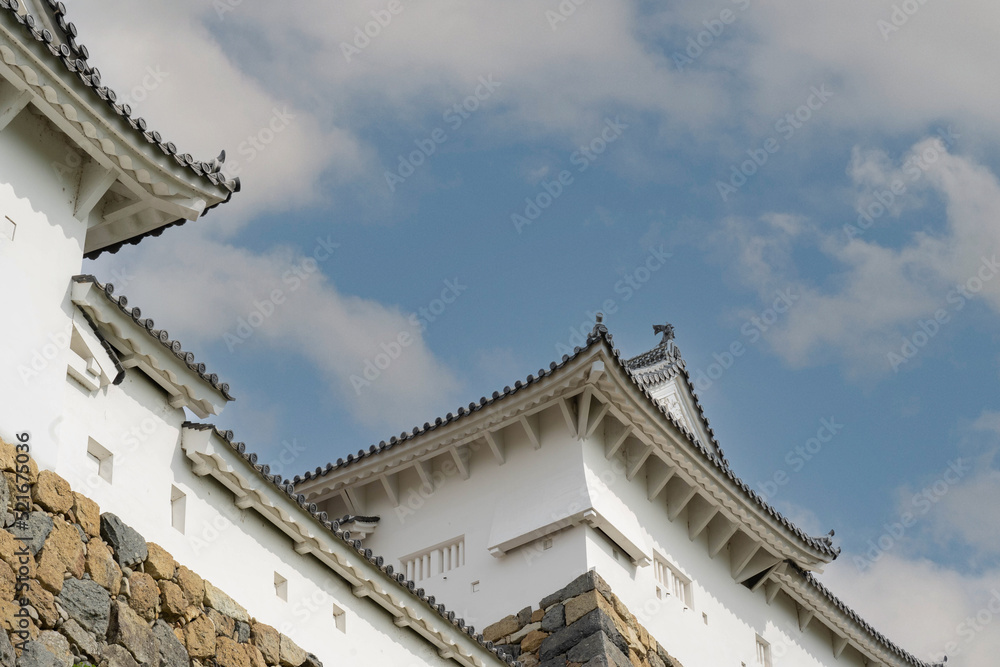 空に溶け込む国宝姫路城の櫓