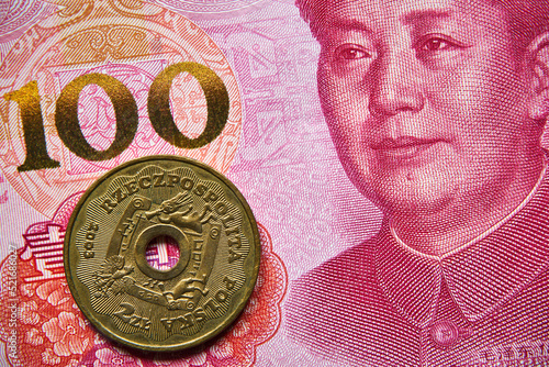 banknot chiński, 100 juanów, polska okolicznościowa moneta , Chinese banknote, 100 yuan, Polish occasional coin