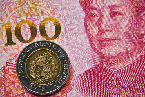 banknot chiński, 100 juanów, urugwajska moneta, Chinese banknote, 100 yuan, uruguaya coin