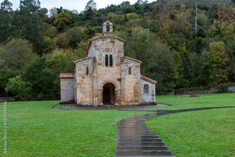 Iglesia de San Salvador de Valdediós (siglo IX). Villaviciosa, Asturias, España.