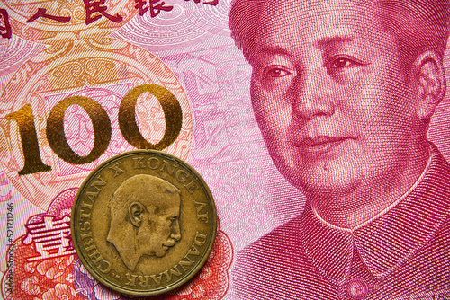 banknot chiński, 100 juanów, moneta duńska, Chinese banknote, 100 yuan, Danish coin