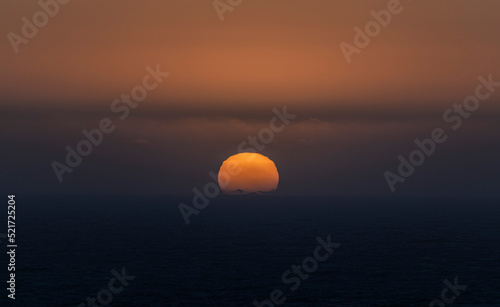 Fototapeta Naklejka Na Ścianę i Meble -  Sunset in the coast of algarve, portugal. 
