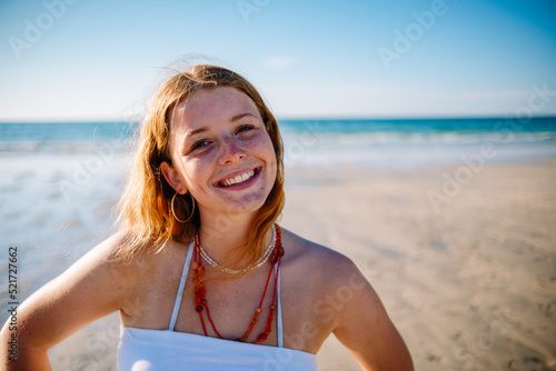 Canvas Print smiling woman on the beach