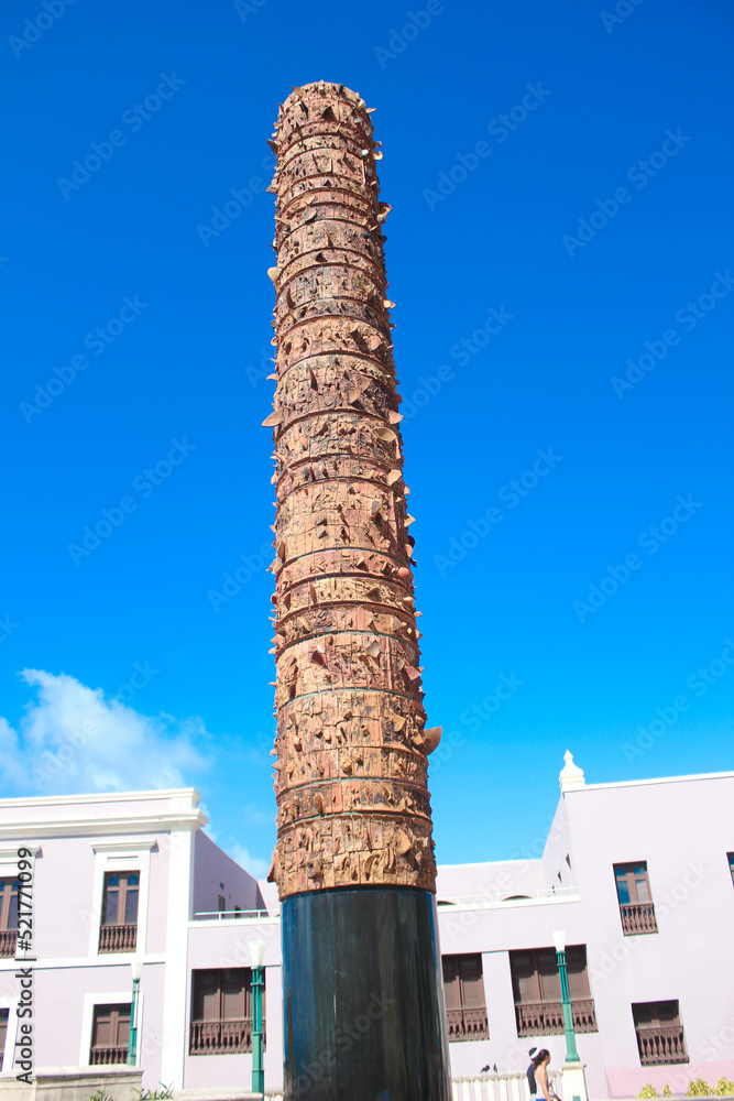 Totem Pole (Totem Telurico), Plaza del Quinto Centenario (Plaza of the Fifth Centennial), Old