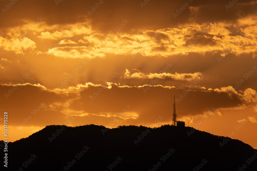 広島市内から絵下山を望む