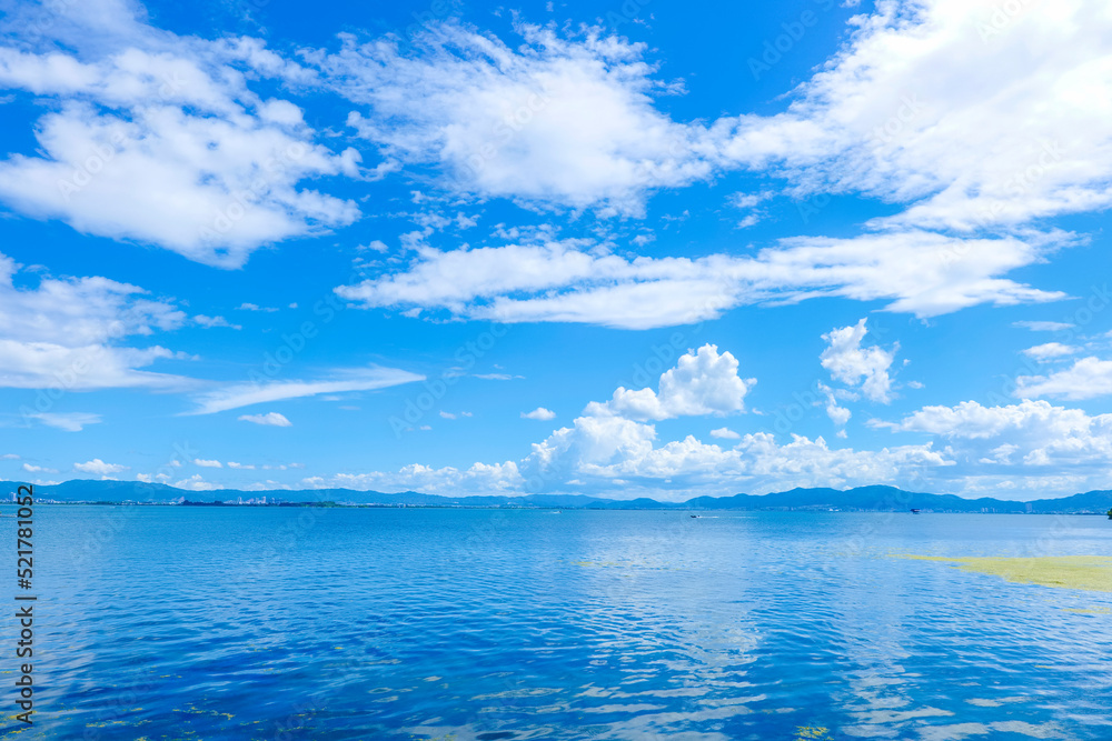 Fototapeta premium 青空と琵琶湖