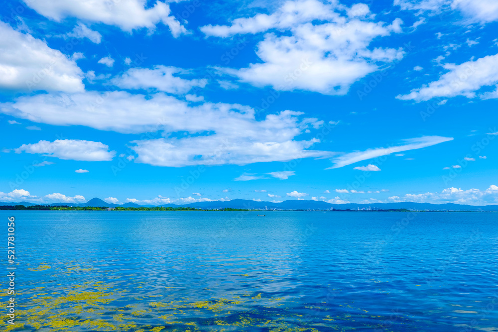 Obraz premium 青空と琵琶湖