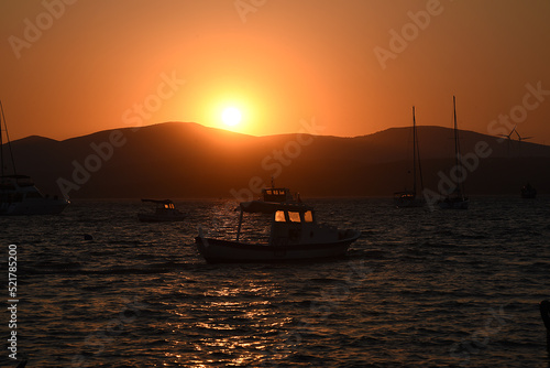 Sonnenuntergang im Hafen von Sigacik, Türkei