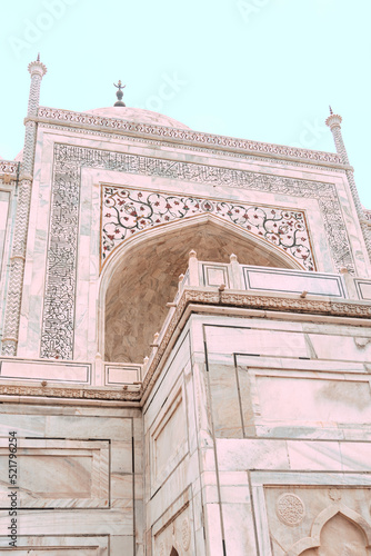 Obraz na płótnie Taj Mahal, islamic ivory-white marble mausoleum, close-up on a historic ornate facade. w salonie