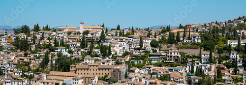 Panorámica de la ciudad de Granada en la comunidad autónoma de Andalucía, España