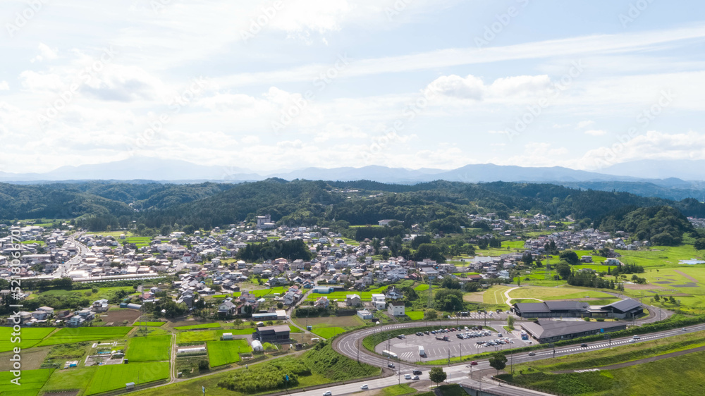 《岩手県》平泉の街並みの空撮　(中尊寺・毛越寺)