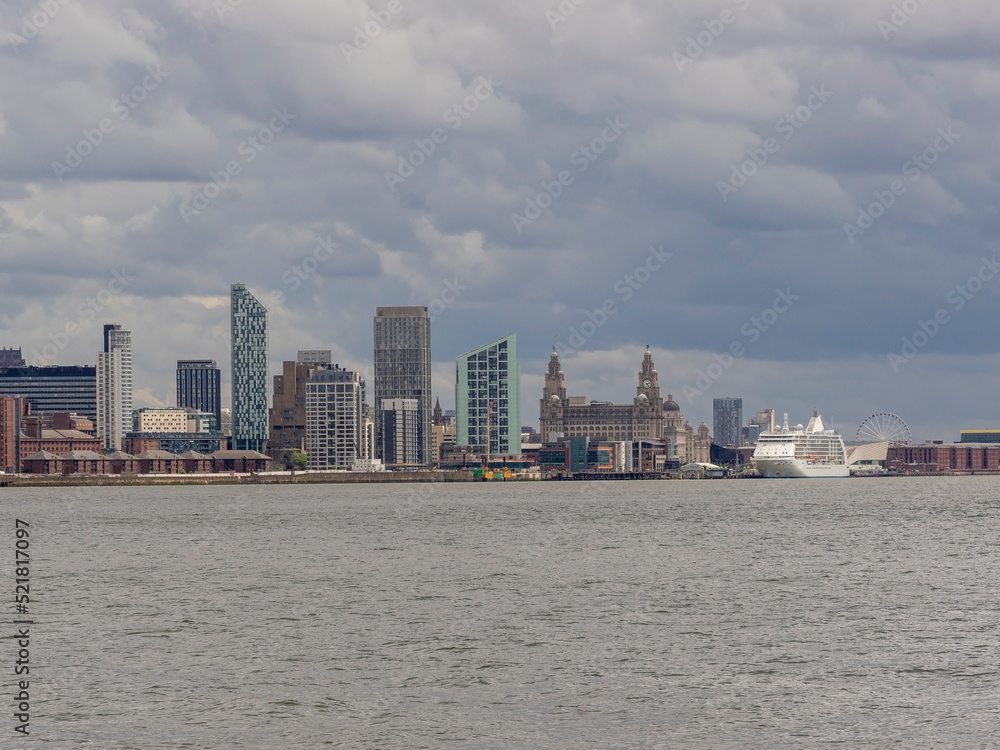 Fototapeta premium Liverpool Waterfront and River Mersey 