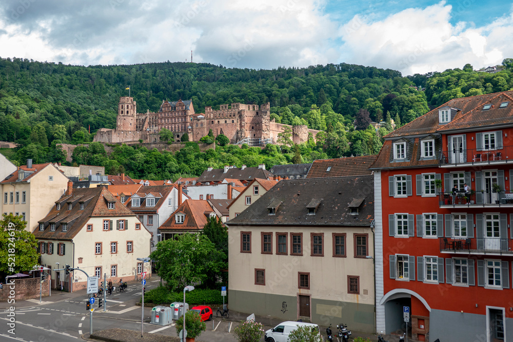 Obraz premium Heidelberg Castle above the roofs of the old town