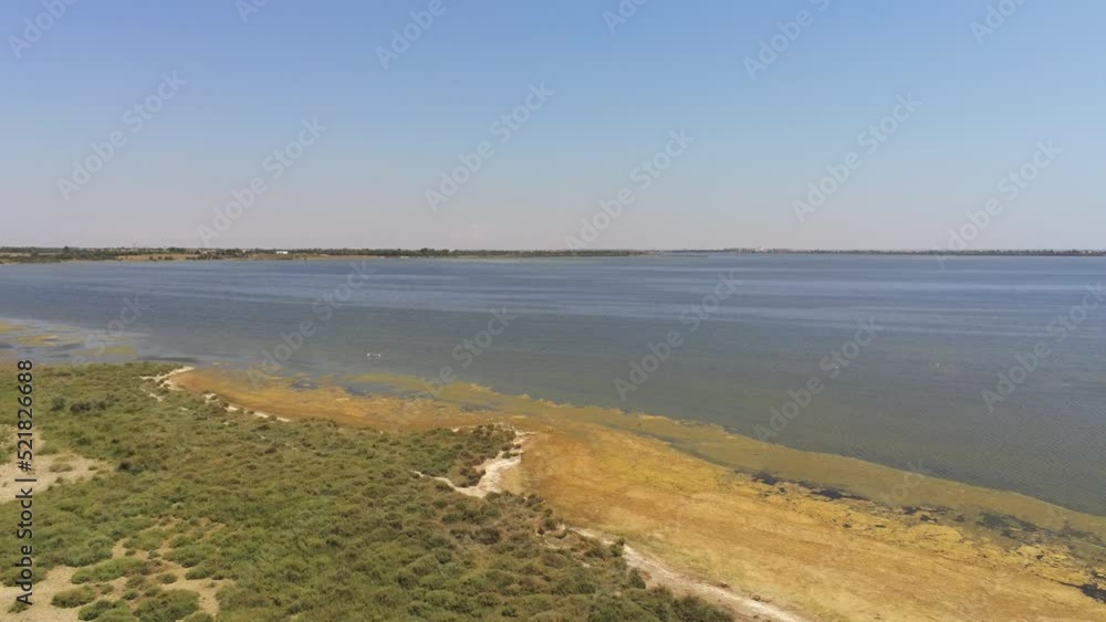 Etang du Méjean, vue aérienne de la réserve naturelle de Lattes, Occitanie Etang du Méjean, vue aérienne de la réserve naturelle de Lattes, Occitanie