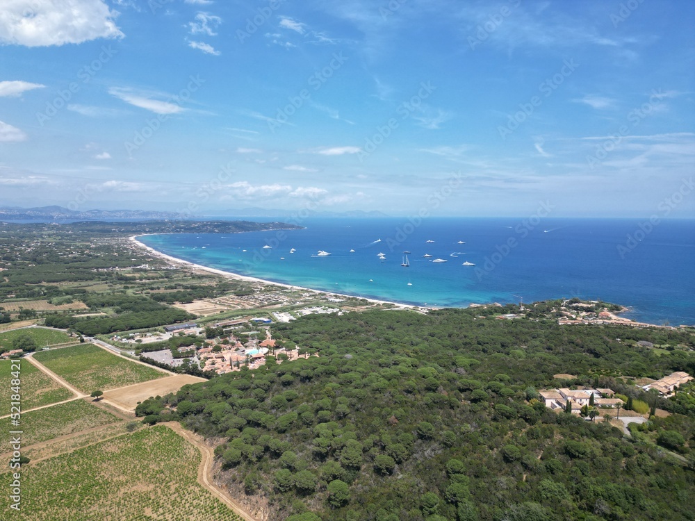 Paysage méditerranéen du sud de la France dans le département du Var