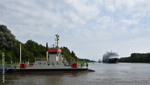 Fähre und Kreuzfahrtschiff im Nord-Ostsee-Kanal photo