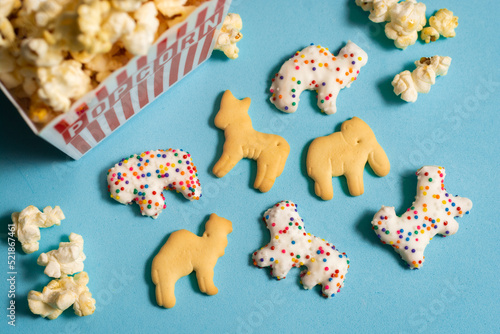 Fototapeta Naklejka Na Ścianę i Meble -  Cute circus animal crackers on a blue background with popcorn in
