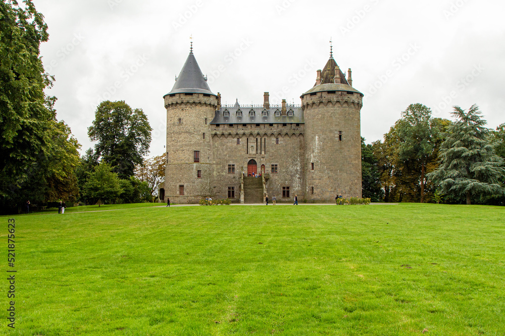 Castillo medieval de Combourg (siglos XII-XV). Bretaña, Francia.