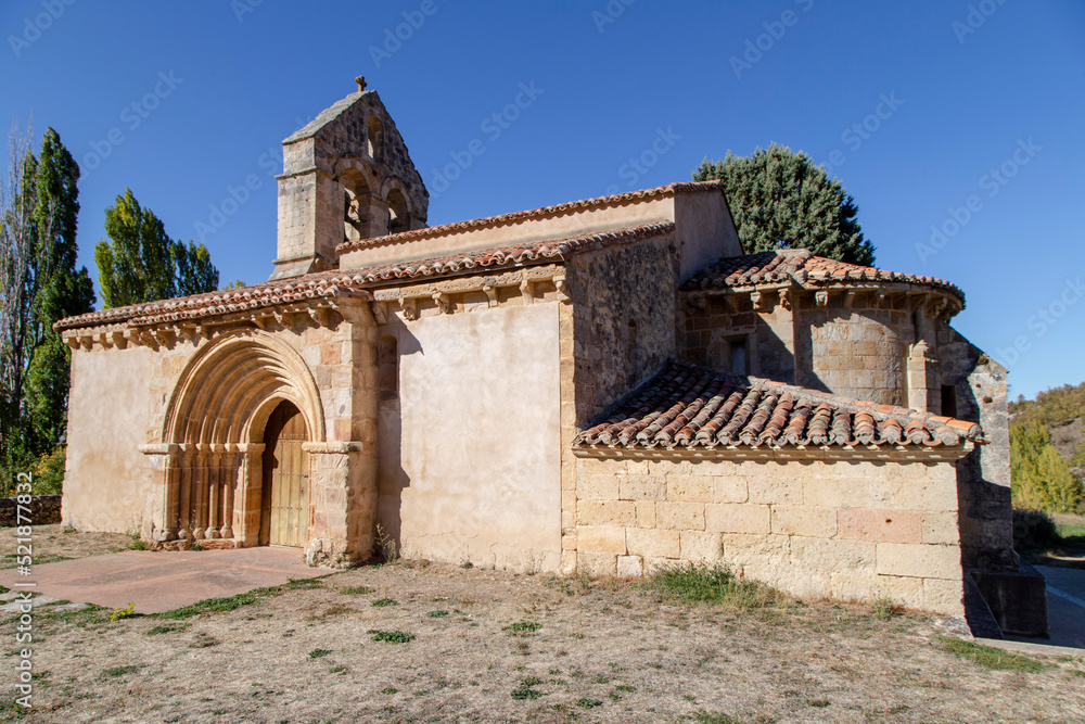 Iglesia románica de San Andrés de Gama (siglo XII). Gama, Palencia, España.