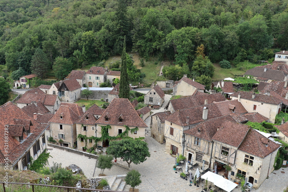 Vue d'ensemble du village, village de Saint Cirq Lapopie, département du Lot, France