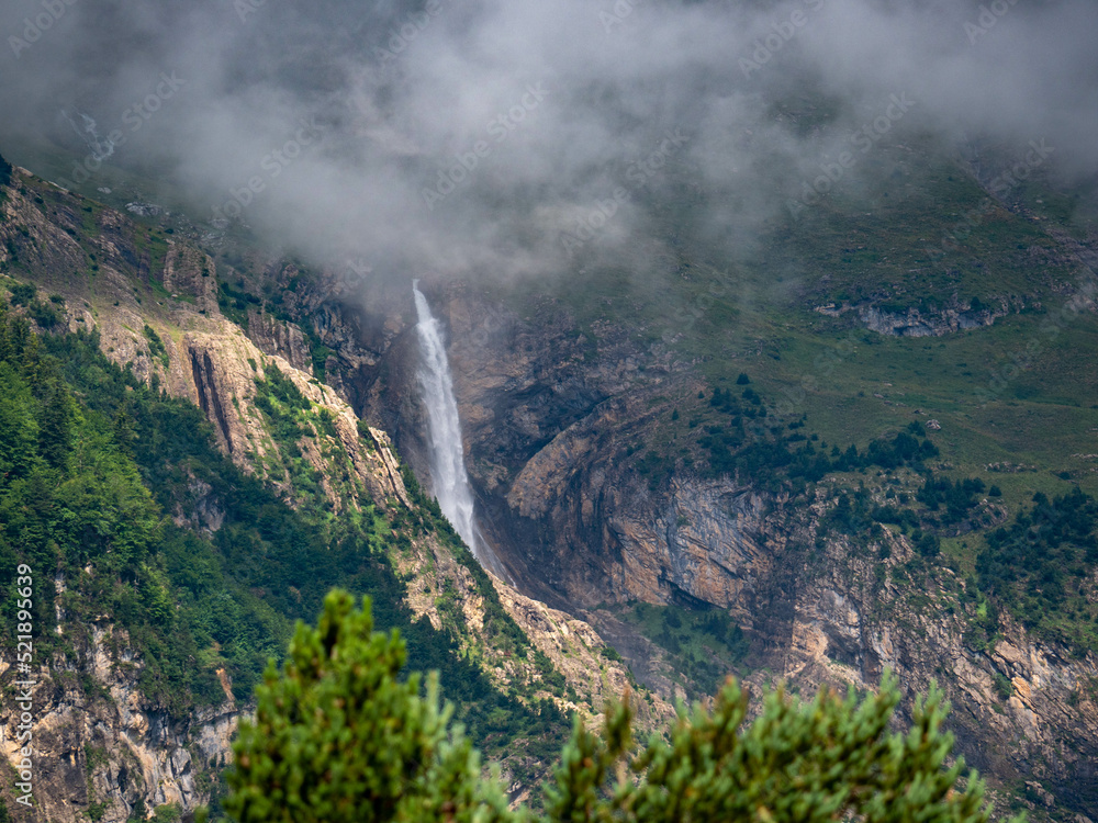 MOUNTAIN waterfall lacs and water