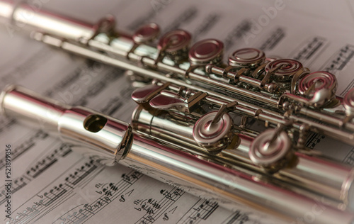 Obraz na płótnie Close up of the flute musical instrument on the music sheet w salonie