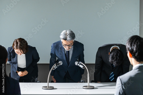Fotografia, Obraz 謝罪する日本人ビジネスマン