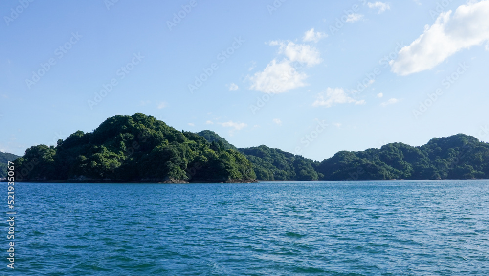 夏の海と島