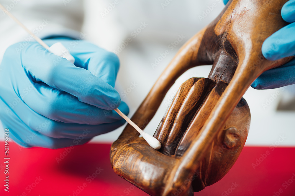 Obraz premium Cleaning and Preparing Wood Sculpture for Repair