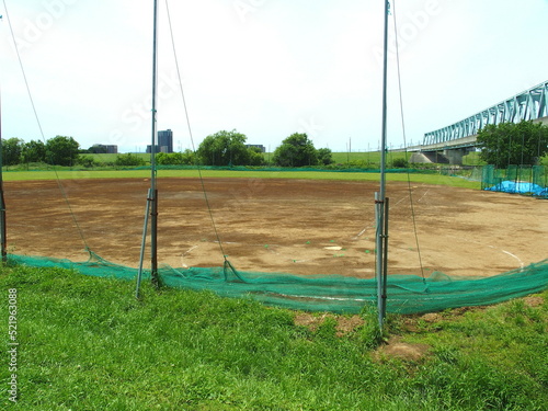 平日の誰もいない江戸川河川敷の野球場風景