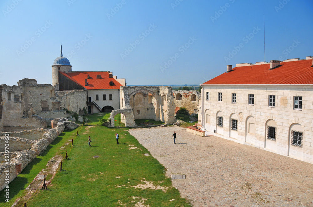 Janowiec Castle built in between 1508â€“1526. Janowiec, Lublin Voivodeship, Poland.