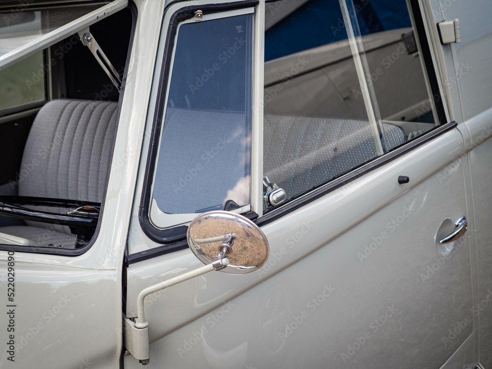 Obraz premium The old-timer car in sunlight