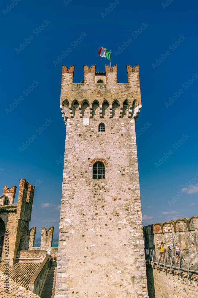 Torre Castillo Scaligero de Sirmione en Italia