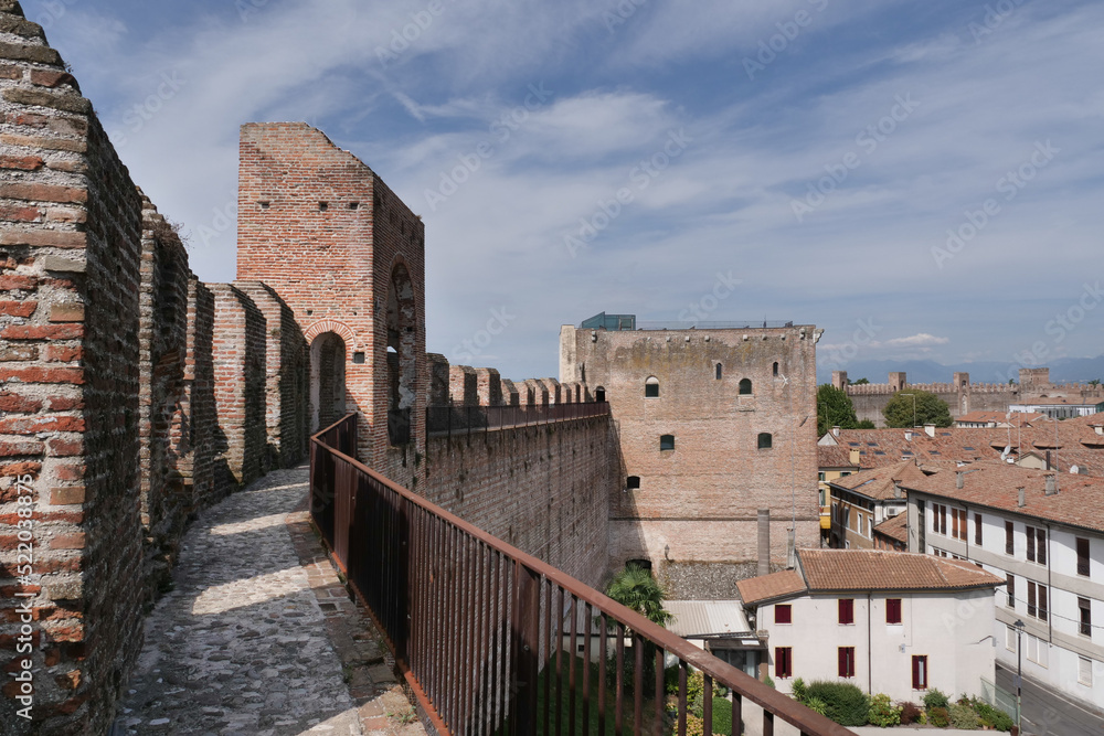 Veduta delle mura di Cittadella dal cammino della Ronda, Padova, Veneto.